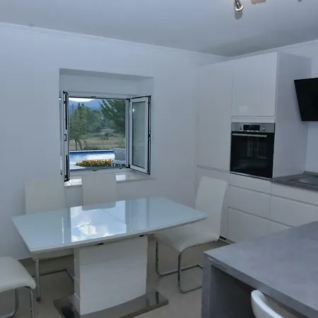 Apartament Ivan *